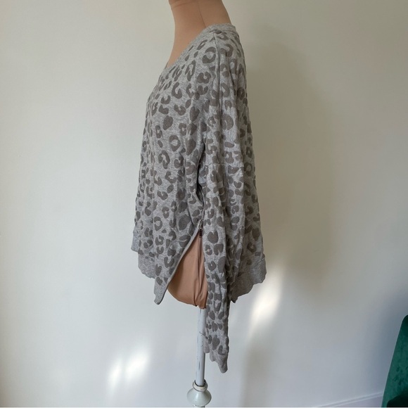 Rails Marlo Flocked Heather Grey Leopard Print Side Zip Pullover Sweatshirt Sz L - Picture 3 of 12